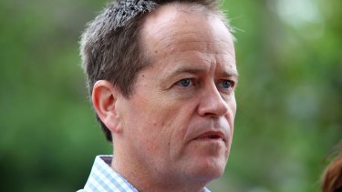 Labor leader Bill Shorten has announced the opposition will move to disallow the $20 cut in Medicare rebate for short GP visits.