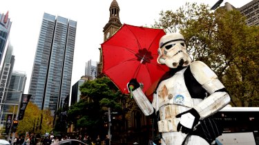 Dressed as a Star Wars "sandtrooper", Scott Loxley has walked around Australia to raise money for Monash Children's Hospital.