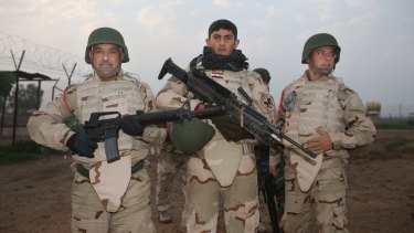 Soldiers form the Iraq Security Forces Ninewa Operations Command-NOC-Commando Battalion at the rifle range. 