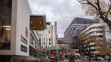 Cladding of the Peter McCallum Cancer Centre, and Royal Women's Hospital in Melbourne. June 23rd 2017. Photo: Daniel Pockett Daniel Pockett