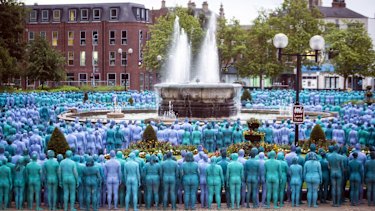 Artist Spencer Tunick's Sea of Hull attracts record number of naked