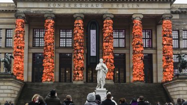 Migrant Crisis Ai Weiwei Covers Berlin Landmark With Life Vests