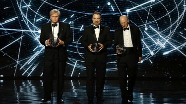  Brian Schmidt, left, with fellow researchers Adam Riess and Saul Perlmutter,  accept their  prize at a gala in Silicone Valley. 
