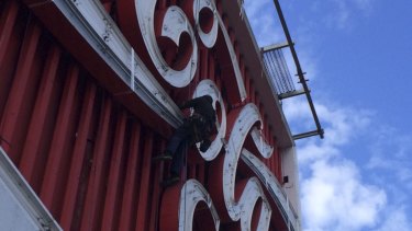 Kings Cross Coca Cola Sign To Get A Facelift After 40 Years