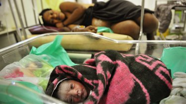 A newborn with her mother in the birthing suite at Goroka hospital in 2009.