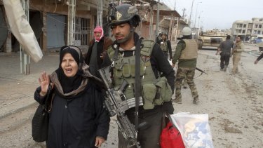 Iraqi security evacuate trapped civilians in Ramadi on Thursday.
