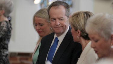 Opposition Leader Bill Shorten and Liberals Deputy Leader Julie Bishop during the service at Canberra Baptist Church in 2015.