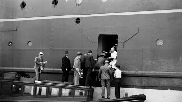 Officials boarding the Awatea  in Sydney in December 1936 to administer the dictation test in Italian to Mabel Freer, a British subject. Between 1909 and 1958, no one passed the test.