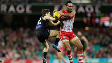 Adam Goodes and Carlton's Jason Tutt compete for the ball in round nine.