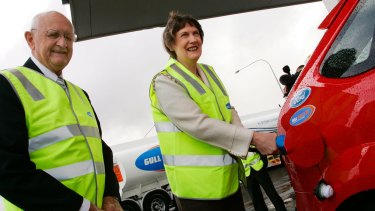 Gull founder Fred Rae with then New Zealand prime minister Helen Clark in 2007.