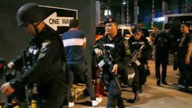 SWAT members of the Philippine National Police arrive at the Resorts World Manila complex early Friday.
