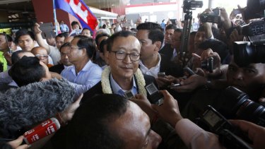 Cambodian opposition leader Sam Rainsy has said he "absolutely must go back to rescue our nation".