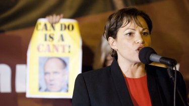 Labor MP Jackie Trad says former premier Campbell Newman must must resign his commission "by 6.01pm" on Tuesday.