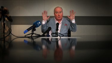 Radio veteran Alan Jones apologises for his remarks about Julia Gillard's father.