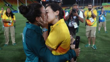 Sealed With A Kiss Girlfriend Proposes To Brazilian Player After Rugby Final