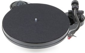 The Pro-Ject RPM 1 Carbon with 2M Red.
