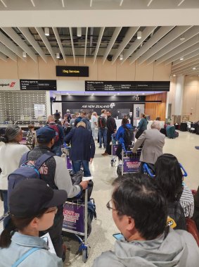 Passengers queue at Auckland Airport to find out what had happened to their bags.
