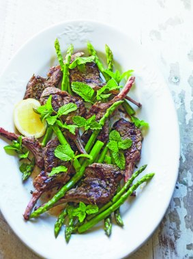 Grilled lamb chops with asparagus.