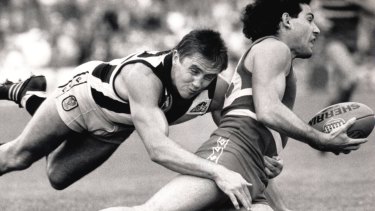 Collingwood's Tony Shaw makes a flying tackle on Footscray's Angelo Petraglia.