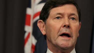Defence Minister Kevin Andrews has spoken with his Japanese counterpart to urge Japan to participate in the evaluation process to build Australia's next fleet of submarines.