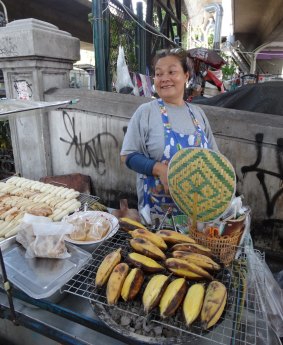 Fried banana stall in Charoen Krung Road.

