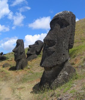The sculptures bear a striking resemblance to the moai on Easter Island.