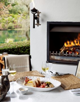 Guests can dine alfresco with views of the Waikato River.