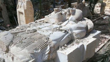 A destroyed statue outside the damaged Palmyra Museum.