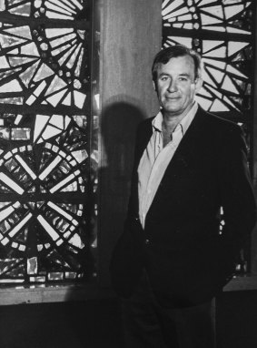 Portrait of Ian Templeman taken in 1990 at the National Library of Australia.