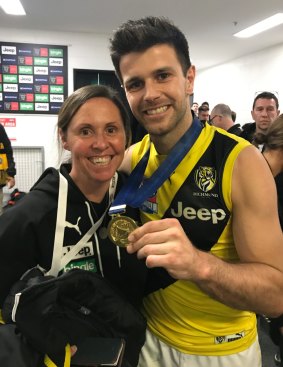 Emma Murray and Trent Cotchin pose with Cotchin's 2017 premiership medallion after the grand final.