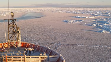 Navigating the white world of Antarctic winter sea ice       