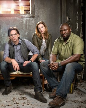 Billy Burke, Kristen Connolly  and Nonso Anozie in <i>Zoo</i>.