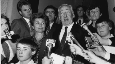Lionel Murphy and family face face the media in 1986.