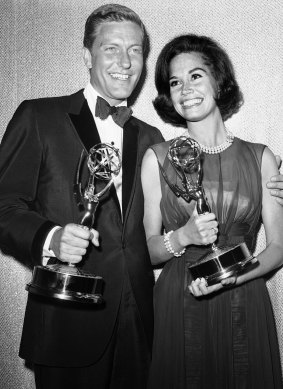 Dick Van Dyke and Mary Tyler Moore, co-stars of <i>The Dick Van Dyke Show</i>, with their Emmys for best actor and actress in a series at the Television Academy's 16th annual awards show in 1964.