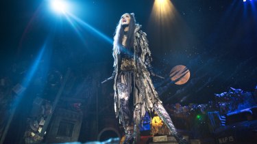 Cats Review Feline Cast In Fine Form But Delta Goodrem Miscast As