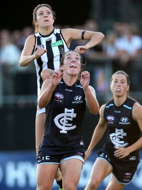 Steph Chiocci flies for the Pies.