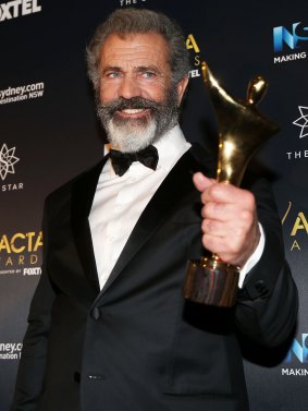 Mel Gibson with his AACTA award for best direction for <i>Hacksaw Ridge</i>.
