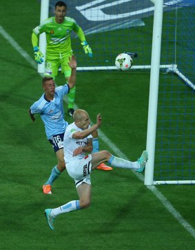 Off target: City’s Aaron Mooy attempts a shot at goal against Sydney FC at AAMI Park on Saturday.