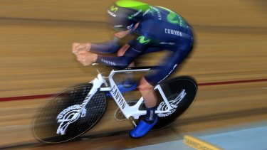 Alex Dowsett on his way to setting a new hour record.