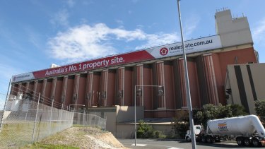 Southern Hemisphere S Biggest Billboard A Blight On Sydney