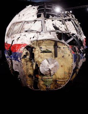 The Dutch reconstruction of the cockpit of flight MH17 that indicates a missile exploding above its left side, sending metal fragments that penetrated inside the aircraft. 