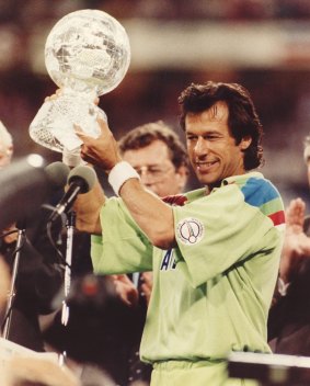 Pakistan captain Imran Khan with the 1992 World Cup trophy.