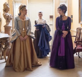 Chloe Sevigny as Alicia and Kate Beckinsale as Lady Susan Vernon in the film Love & Friendship.