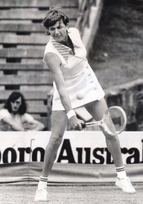Margaret Court in action against Sue Mappin of Great Britain in 1974. 