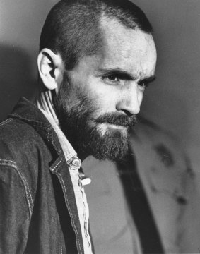 Charles Manson arrives in a courtroom in Los Angeles, California on March 5, 1971 