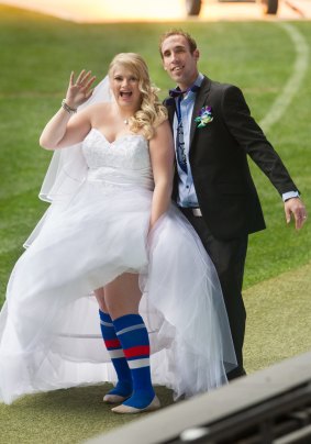 Bulldogs socks added extra warmth to the wedding.