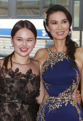 Wendi Deng Murdoch (right) and daughter Grace Helen Murdoch arrive at the Met Gala.