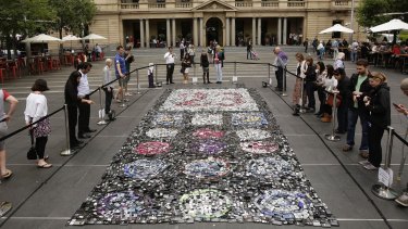 Chris Jordan's e-waste artwork made of nearly 6000 old mobile phones at Customs House, Sydney.