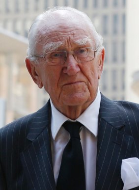 Former prime minister Malcolm Fraser has slammed the government's new asylum seeker laws.