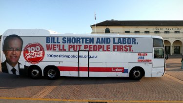 The Shorten campaign bus arrives at the Bondi Pavillion. 